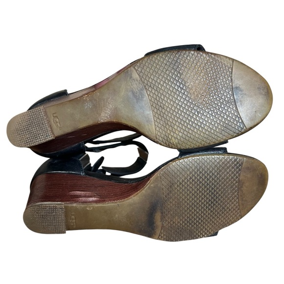 UGG Char Women’s Black Leather Wedge Sandal Wood Zip-up Back Sz 8 Ankle Strap - Picture 11 of 11